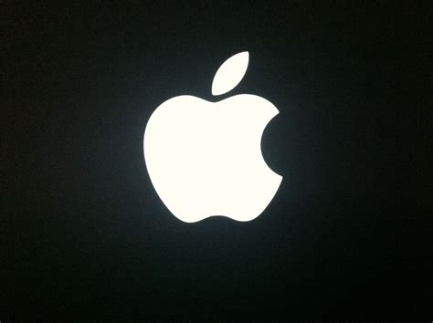 Glowing Apple Logo On Macbook Pro Case Glowing Apple Logo Apple Logo