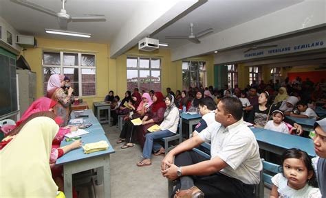 Pada 2009, sekolah kebangsaan kota warisan memiliki 455 pelajar lelaki dan 412 pelajar perempuan. Prasekolah SK Kota Warisan, Sepang Selangor: December 2012