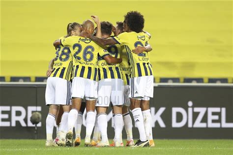 Herkese merhabalar minecraftta karagümrük stadını yaptım efsanevi oldu.minecraft karagümrük stadıbüyük emekler sonucu tamamlandı. Fenerbahçe'in konuğu Fatih Karagümrük - Anadolu Ajansı