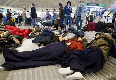 Snow Forces 3400 To Spend Night At Tokyo Airport