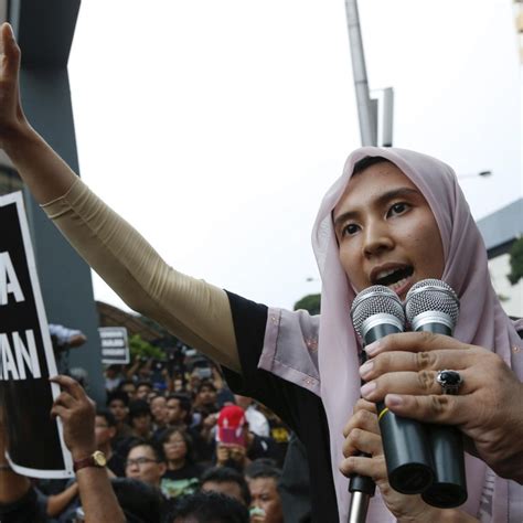 Malaysian Protesters Seek Opposition Leader Anwar Ibrahims Release