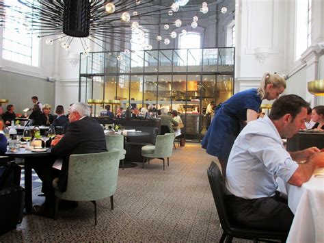 Onder het motto 'food is our religion' staat de keuken van the jane op de plaats van het altaar. Eetplezier : The Jane - Antwerpen