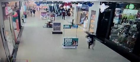 Criminosos Assaltam Loja Dentro De Shopping Em Manaus