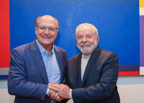 Alckmin comemora 70 anos com Lula e ministeriáveis em SP