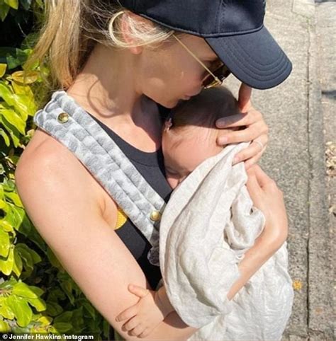 Jennifer Hawkins Shares Adorable New Photos Of Daughter Frankie Daily Mail Online