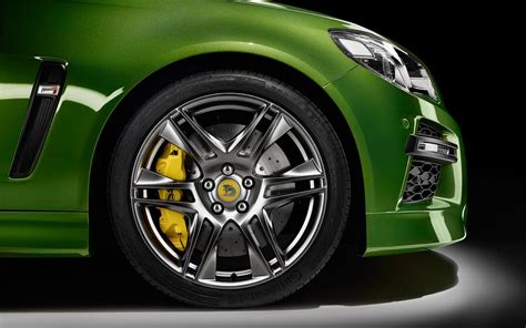 There are two types of hsv: HSV GTS Maloo Packs 430 kW of Aussie Grunt [Video ...