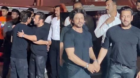 ‘karan Arjun Moment Shah Rukh Khan And Salman Khan Share Warm Hugs Walk Hand In Hand At Latter