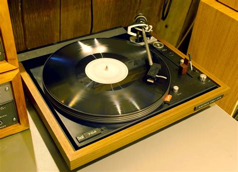 Dual 704 Turntable Is