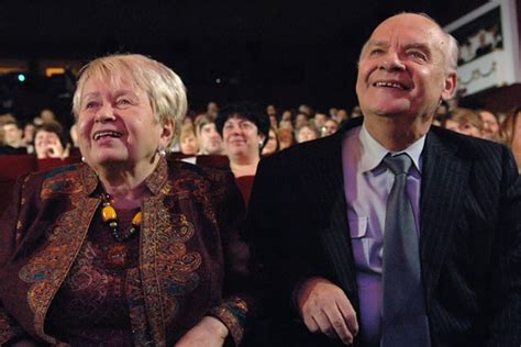 На сегодняшний день семья состоит из нее самой и ее любимого мужа николая. Александра Пахмутова: биография, личная жизнь, семья, муж ...