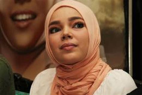 Ftv aku dewi bukan dewo part 5. Dewi Sandra: Hijab Menutup Aurat, Bukan Menutup Otak