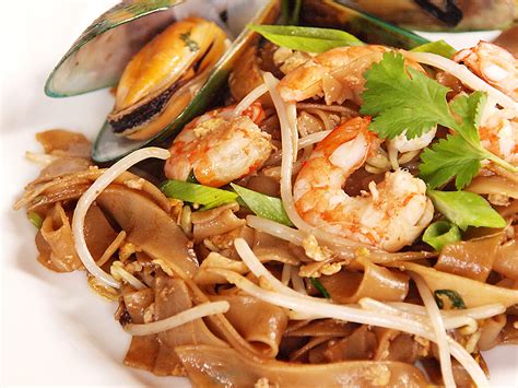 The dish is considered a national favourite in malaysia and singapore. Char Kuey Teow - Ang Sarap