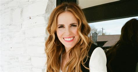 The No Nonsense Gospel Of Rachel Hollis The New York Times