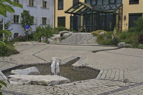 Geben sie jetzt die erste bewertung ab! Vorplatz Landratsamt Rottal-Inn