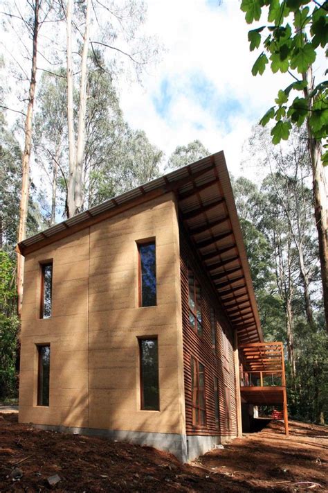 Rammed earth, also known as taipa (portuguese), tapial (spanish), pisé de terre or simply pisé (french), is a technique used in the building of walls using the raw materials of earth, chalk, lime and gravel. Sherbrooke House | Yarra Ranges | JOH Architects | Casas ...