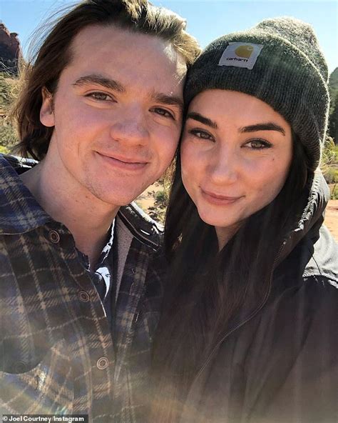 Kissing Booth Star Joel Courtney Weds Mia Scholink In Arizona Readsector