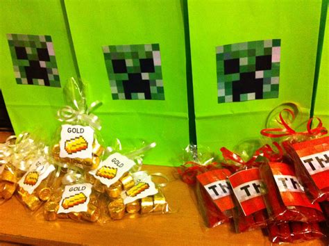 Mare romo, mom of birthday. Minecraft party favors. Red licorice for TNT and Rolos for ...
