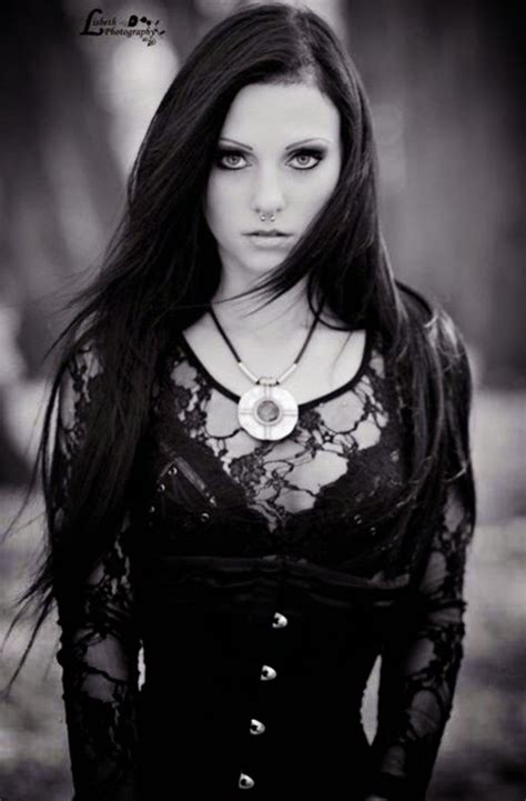 Pin By Mixi On Clothes Gothic Outfits Goth Girls Gothic Fashion