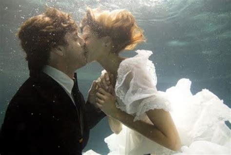 Photo Love Underwater Wedding Photos Brilliant