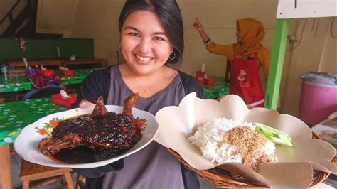 Bebek madura pinggir jalan yang terkenal & rame banget nih, namanya bebek madura ibu nasi bebek madura: NASI BEBEK KHAS MADURA YANG ENAK DI JAKARTA SELATAN. - YouTube