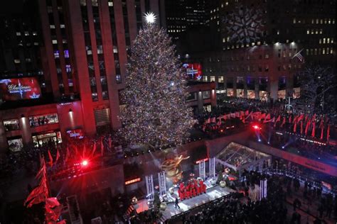 Celebs Get Into Holiday Spirit At Rockefeller Tree Lighting Bryant
