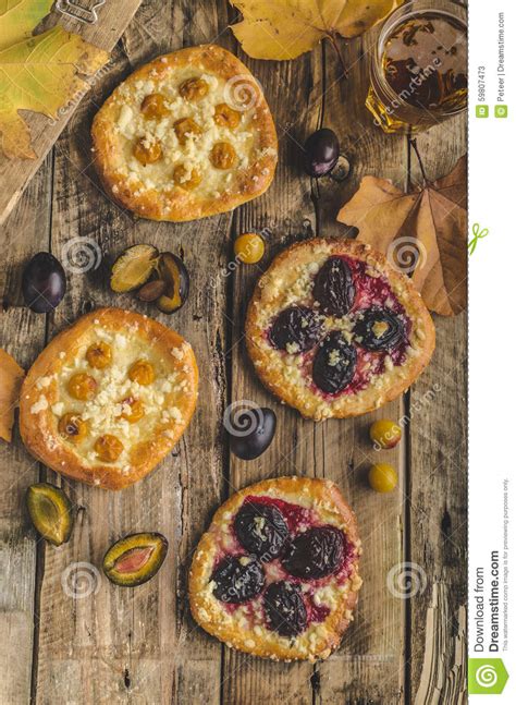 Gib jetzt die erste bewertung für das rezept von atthena ab! Traditioneller Tschechischer Kuchen Mit Pflaumen Und ...