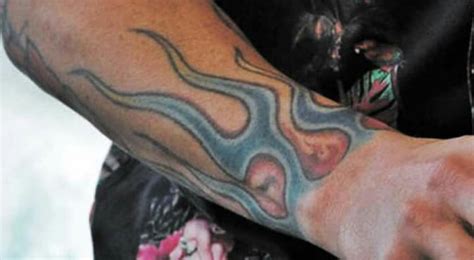 Chester charles bennington (* 20.märz 1976 in phoenix, arizona; Chester Bennington Flame Tattoo Design