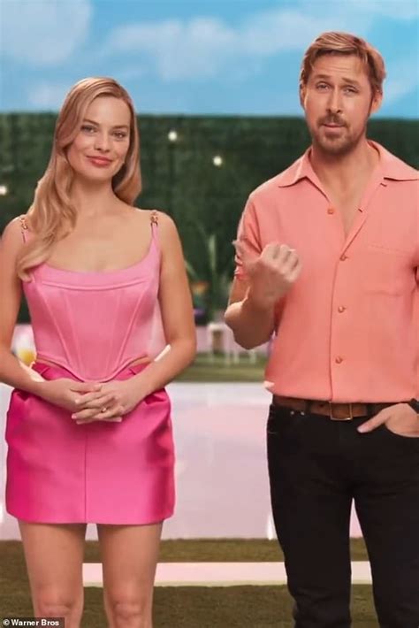 Barbie Margot Robbie Laughs At Ryan Goslings Real Life Ken Moment Daily Mail Online