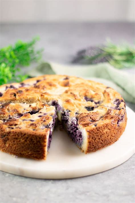 Teig auf ein mit backpapier ausgelegtes backblech legen und rundherum einen rand formen. Low Carb Heidelbeer-Käsekuchen - Gesund und super lecker ...