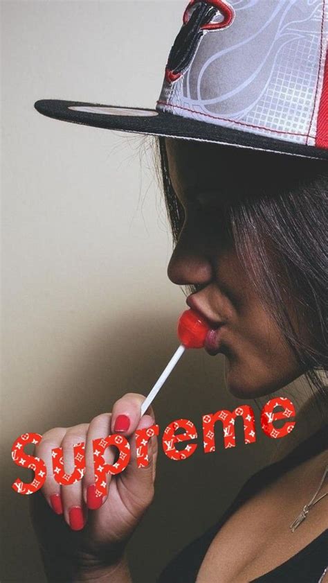 Pin By Old Acc On Supreme Mulheres Supreme Wallpaper Supreme Iphone