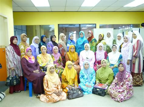 Mulheres chorando na pica do negao. KOLEJ KOMUNITI SUNGAI PETANI: KARNIVAL KURSUS PENDEK