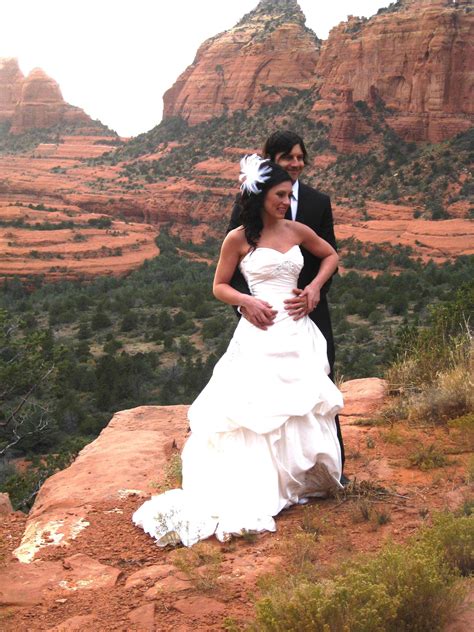 Cute couple getting married on the red rocks of Sedona. | Getting married, Cute couples, Married