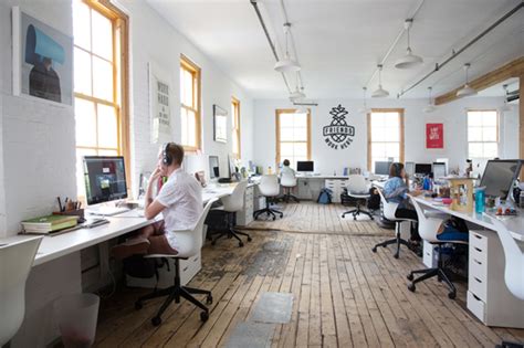How To Design A Cool Startup Office Décor Aid
