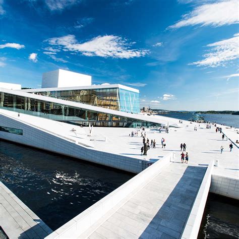 The building is situated in the bjorvika neighborhood. Oslo Opera House | Viaje 2015