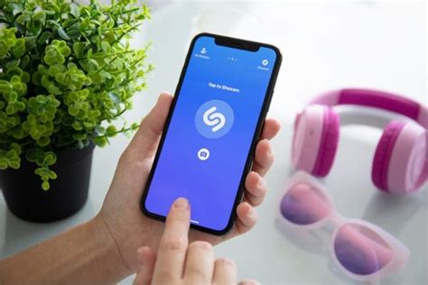 How Do Music Identification Apps Like Shazam Work