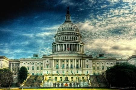 El congreso de estados unidos suspendió de emergencia una sesión destinada a certificar la victoria electoral de joe biden luego de que partidarios del presidente saliente donald trump irrumpieran en el capitolio tras enfrentarse con la policía, reportó un fotógrafo de afp. Cómo visitar el Capitolio de los Estados Unidos