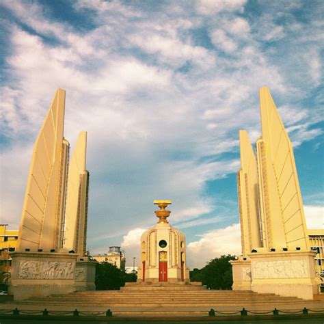อนุสาวรีย์ประชาธิปไตย (Democracy Monument) จังหวัดกรุงเทพมหานคร