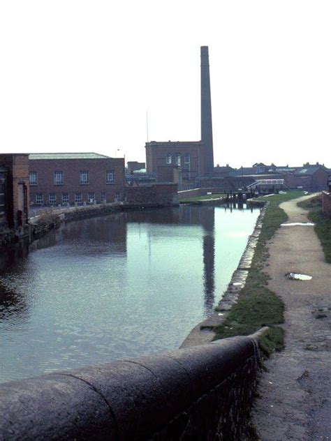 The bridgewater canal was quickly extended, and by 1776 it had reached the river mersey, thereby providing easier access to the port of liverpool. wiganworld - Wigan Album, Leeds and Liverpool Canal