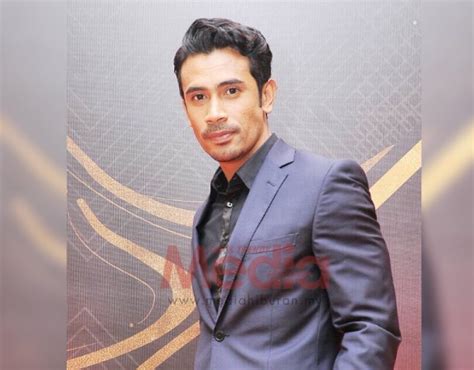 @remy_ishak punya muka masa tu minggu lepas tengok kat netflix. Remy Ishak Masih Tunangan Orang, Tak Suka Dedah Pasangan ...