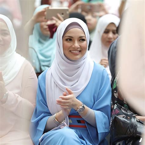 Pada mei 2012, neelofa menerusi syarikat miliknya, bellavita healthcare international sdn bhd telah menghasilkan suplemen kesihatan dan kecantikan yang. Naelofar Hijab Publika