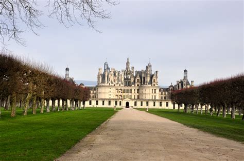 A posição estratégica de windsor, 32 km a oeste de ao longo da história do castelo de windsor, outros monarcas deixaram a sua marca, mas a colina redonda e as muralhas exteriores ainda estão. CHAMBORD, O MAIOR CASTELO DO VALE DO LOIRE - Um Pouquinho ...