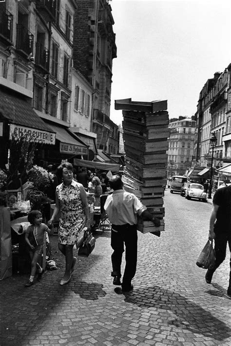 Les Cageots De La Rue Lepic Juin 1969 ¤ Robert Doisneau Atelier