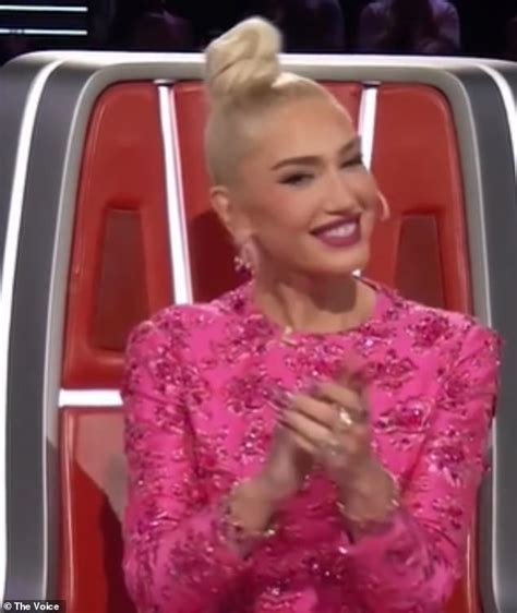 Gwen Stefani Shows Off Her Very Smooth Complexion In The Voice Promo Video Daily Mail Online