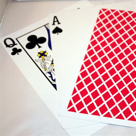 Playing for a three card jackpot is simple. Three Card Prince by Harry Anderson - Martin's Magic Collection