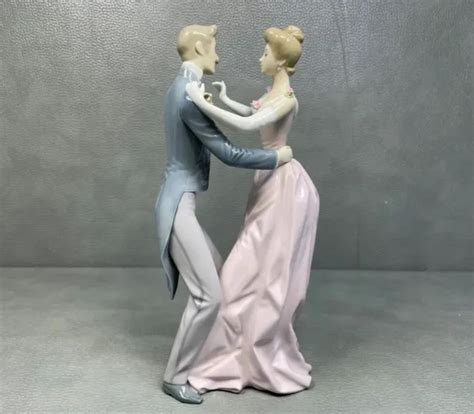 Lladro Anniversary Waltz Figurine Glossy Equisite Couple Dancing
