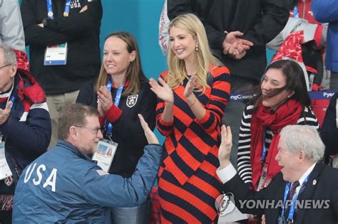올림픽 '믿음의 야구'는 도쿄에선 통하지 않았다 김경문 감독의 '믿음의 야구'는 도쿄에서 재현되지 않았다.김경문 감독이 이끄는 한국 야구대표팀은 5일 일본 요코하마 스타디움에서 열린 '2020 도쿄 올림픽' 야구 패자 준결승전에서 미국에게 2대 7로. -올림픽- 미국, 스웨덴 꺾고 남자컬링 금메달…이방카 응원 ...