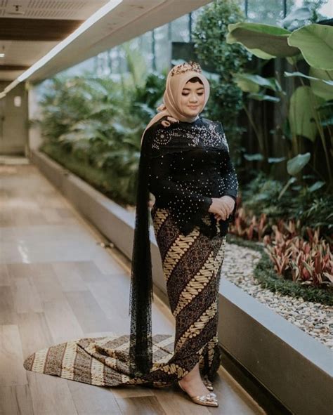 Selain itu juga terdapat banyak contoh model. √ 30+ Model Kebaya Untuk Orang Gemuk Agar Terlihat Langsing