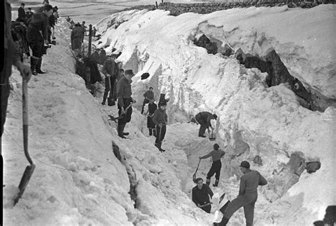 Snow In The Uk 1947 Further Heavy Snowfalls Occurred As The Milder Air