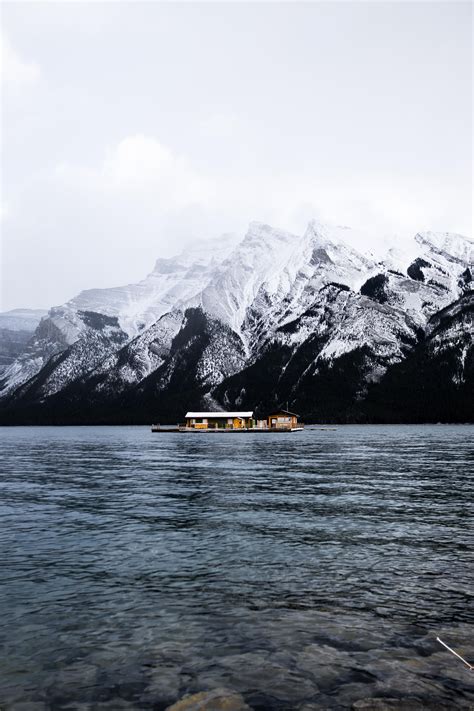 Floating Cabin Lake Minnewanka Banff Alberta Oc4000x6000 Rpics