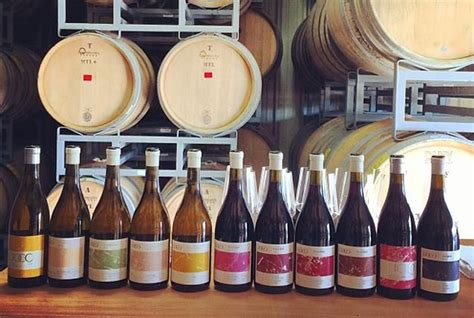 Sonoma 13 Must Visit Wineries Winery Wine Wednesday Sonoma