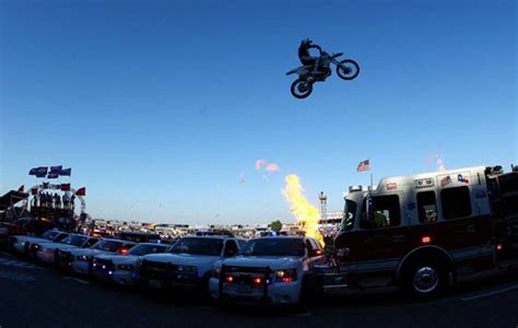 Extreme Motorcycle Stunts 29 Pics